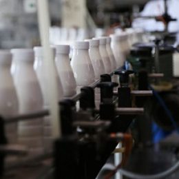 Беларусь вынуждена поставлять в РФ дешевую молочную продукцию