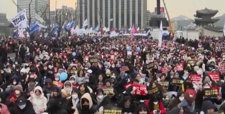 Арестовать президента Южной Кореи призвали протестующие в Сеуле