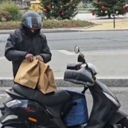 Доходы курьеров во Франции снизились за последние два года