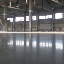 Особенности бетонных полов с упрочнителем в промышленности