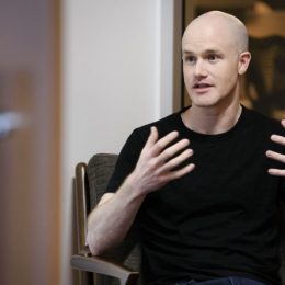 Глава Coinbase не согласен с обвинениями в провале законопроекта CLARITY