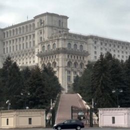 Конституционный суд Румынии поручил пересчитать голоса первого тура выборов президента