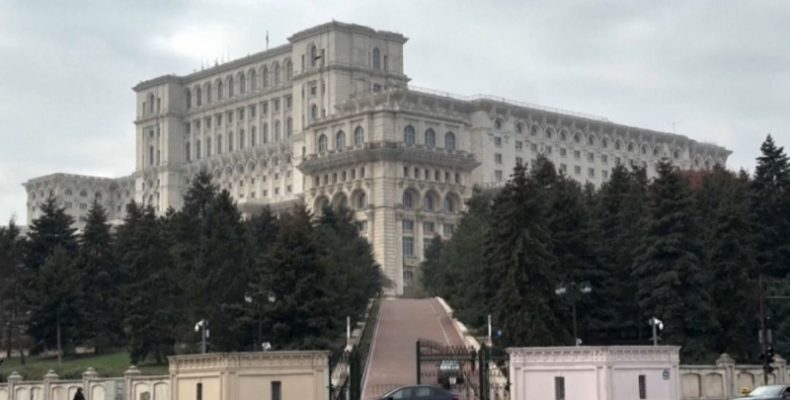 Конституционный суд Румынии поручил пересчитать голоса первого тура выборов президента