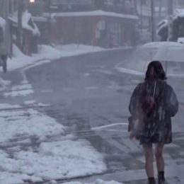 «Красный» уровень опасности ввели в Японии из-за сильных снегопадов