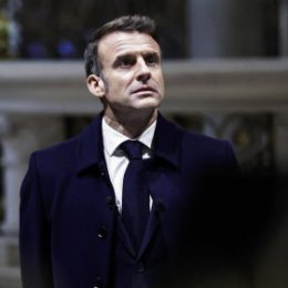 Макрон посетил Собор Парижской Богоматери перед его открытием после пожара