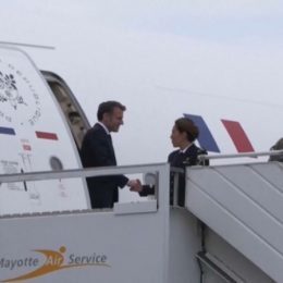 Макрон прибыл на пострадавшую от циклона Майотту