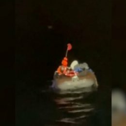 Мужчина два месяца дрейфовал на лодке в Охотском море