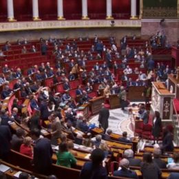 Нацсобрание Франции рассмотрит вотум недоверия оппозиции премьер-министру М.Барнье