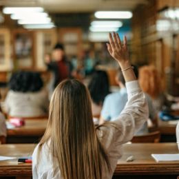 «Отдавали предпочтение богатым»: известные вузы мира столкнулись с многомиллионным иском