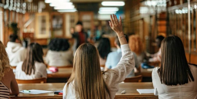 «Отдавали предпочтение богатым»: известные вузы мира столкнулись с многомиллионным иском