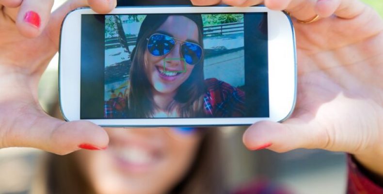 Ответ на критику проверки фото на iPhone