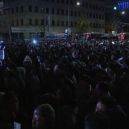 Партии и общественность Южной Кореи выступили за отставку президента. LIVE