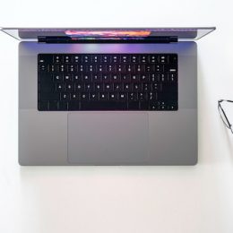 Поломка экранов MacBook причины и решения