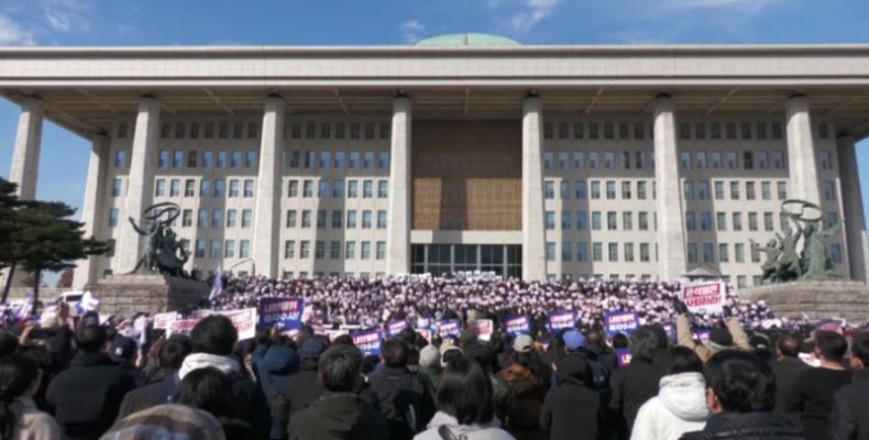 Президенту Южной Кореи грозит импичмент