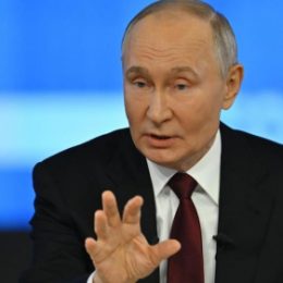 Путин предложил проверить «Орешник» «дуэлью». Зеленский усомнился в его адекватности