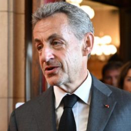 Саркози проиграл последнюю апелляцию в деле о коррупции и должен провести год под домашним арестом