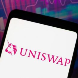 Сэм Бэнкман-Фрид купил Uniswap.com за семизначную сумму, чтобы навредить Uniswap