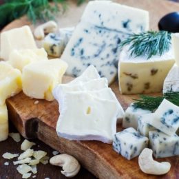 Сыр с плесенью: виды, польза и вред. Сыр с плесенью — польза и вред для организма
