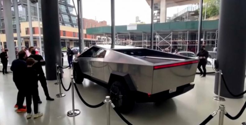 Tesla отозвала 700 тысяч автомобилей из-за неисправности в системе контроля
