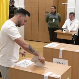 В Румынии стартовали парламентские выборы
