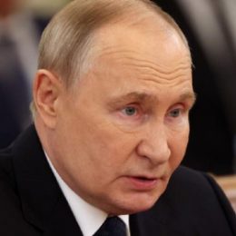 «Все свистит у виска. И секунды, и пули»: Путин заявил, что россиянам нужна «движуха» (видео)